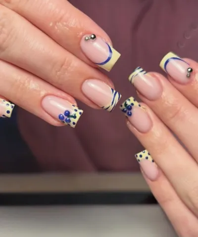 Beispiel für aufwendiges Nageldesign bei RONÉA Studio