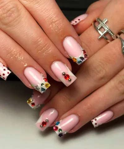 Beispiel für aufwendiges Nageldesign bei RONÉA Studio